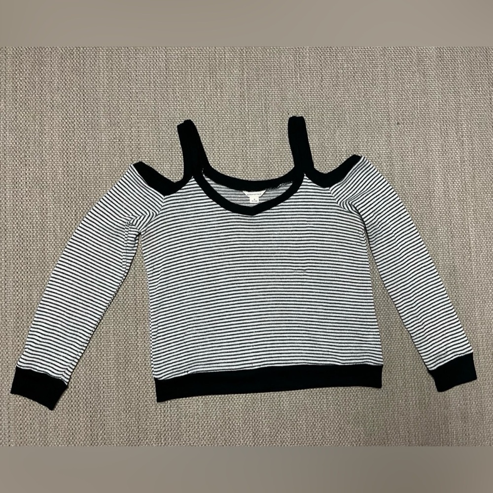 Aeropostale Women's M Black and White Cold Shoulder Sweater